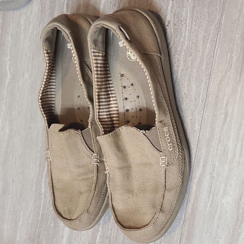 CROCS Cream Flats Versatile Slip-On Loafers